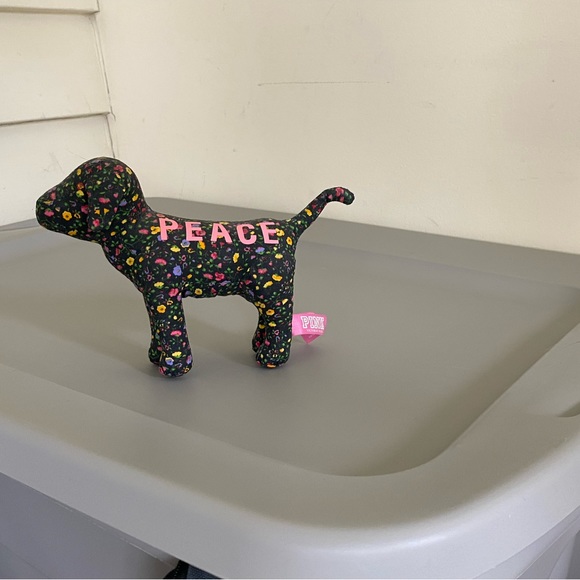 Bundle of 9 VS Pink Dogs - Picture 3 of 10